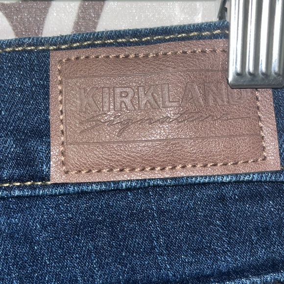 KIRKLAND Signature Men’s 32 X 30 Straight Leg Blue Jeans - Picture 11 of 17